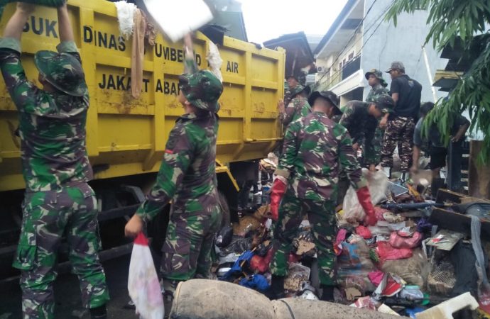 Karya Bakti, Bersihkan Sampah Di Wilayah Rawa Buaya, Cengkareng