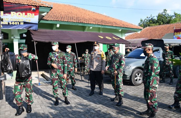 Hadapi Covid 19, TNI Polri Berbagi Rasa Dalam Satu Duka di Bulan Suci Ramadhan